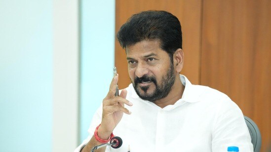 సినిమా టికెట్ల ధరలను పెంచుకోండి.. అనుమతి ఇస్తాం.. కానీ అలా చేస్తేనే: సీఎం రేవంత్ రెడ్డి సినిమా టికెట్ల ధరలను పెంచుకోండి.. అనుమతి ఇస్తాం.. కానీ అలా చేస్తేనే: సీఎం రేవంత్ రెడ్డి