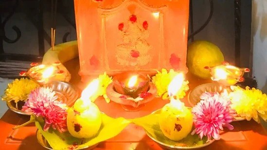 Usiri Deepam: కార్తీక మాసంలో ఎందుకు ఉసిరి దీపాన్ని వెలిగిస్తారు? ఉసిరి దీపం ఎలా పెట్టాలి? Usiri Deepam: కార్తీక మాసంలో ఎందుకు ఉసిరి దీపాన్ని వెలిగిస్తారు? ఉసిరి దీపం ఎలా పెట్టాలి?