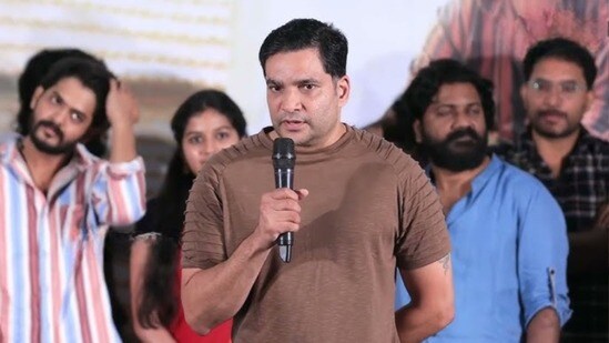 తెలంగాణ నేటివిటీని, ఇక్కడి ప్రజల జీవితాలను ఈ సినిమాలో చూస్తాం.. సిద్ధు జొన్నలగడ్డ సోదరుడు చైతు జొన్నలగడ్డ కామెంట్స్ తెలంగాణ నేటివిటీని, ఇక్కడి ప్రజల జీవితాలను ఈ సినిమాలో చూస్తాం.. సిద్ధు జొన్నలగడ్డ సోదరుడు చైతు జొన్నలగడ్డ కామెంట్స్