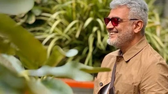 స్టార్ హీరోకు షాకింగ్ అనుభవం.. షేక్ హ్యాండ్ ఇస్తుంటే బ్లేడ్తో కోసేసిన అభిమాని! అసలేం జరిగిందంటే? స్టార్ హీరోకు షాకింగ్ అనుభవం.. షేక్ హ్యాండ్ ఇస్తుంటే బ్లేడ్తో కోసేసిన అభిమాని! అసలేం జరిగిందంటే?
