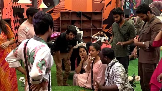 హౌస్ మేట్స్ తో ఫొన్లో ఆడుకుంటున్న బిగ్ బాస్.. తనూజాను నమ్మని రీతు.. ఓటింగ్ టాప్ లో ఆ హీరోయిన్ హౌస్ మేట్స్ తో ఫొన్లో ఆడుకుంటున్న బిగ్ బాస్.. తనూజాను నమ్మని రీతు.. ఓటింగ్ టాప్ లో ఆ హీరోయిన్