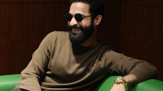రూ.2.2 కోట్ల రోలెక్స్ వాచ్ పెట్టుకున్న జూనియర్ ఎన్టీఆర్.. వైరల్ అవుతున్న వీడియో.. జూబ్లీహిల్స్లో మ్యాన్ ఆఫ్ మాసెస్ రూ.2.2 కోట్ల రోలెక్స్ వాచ్ పెట్టుకున్న జూనియర్ ఎన్టీఆర్.. వైరల్ అవుతున్న వీడియో.. జూబ్లీహిల్స్లో మ్యాన్ ఆఫ్ మాసెస్