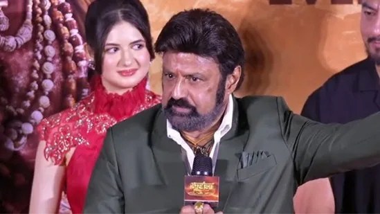 సెకండ్ ఇన్నింగ్స్ నా డిక్షనరీలో లేదు.. ధర్మంగా బ్రతకండి, అన్యాయానికి తలవంచకండి.. నందమూరి బాలకృష్ణ కామెంట్స్ సెకండ్ ఇన్నింగ్స్ నా డిక్షనరీలో లేదు.. ధర్మంగా బ్రతకండి, అన్యాయానికి తలవంచకండి.. నందమూరి బాలకృష్ణ కామెంట్స్