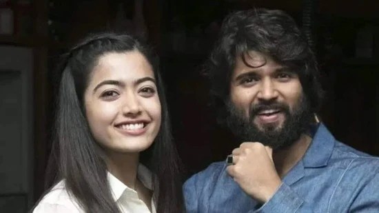 పాత రిలేషన్షిప్ గురించి ఓపెన్ అయిన రష్మిక.. సంచలన వ్యాఖ్యలు.. వేరే ఛాయిస్ లేకపోవడంతో.. బాధను విజయ్ దూరం చేశాడంటూ! పాత రిలేషన్షిప్ గురించి ఓపెన్ అయిన రష్మిక.. సంచలన వ్యాఖ్యలు.. వేరే ఛాయిస్ లేకపోవడంతో.. బాధను విజయ్ దూరం చేశాడంటూ!