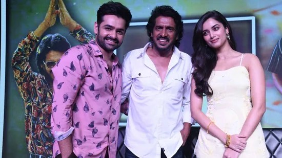 ఆంధ్రా కింగ్ నేను కాదు.. రామ్ కూడా కాదు.. మరో ట్విస్ట్ ఉంది.. ఆ ఒక్క డైలాగ్ చుట్టే సినిమా మొత్తం తిరుగుతుంది: ఉపేంద్ర ఆంధ్రా కింగ్ నేను కాదు.. రామ్ కూడా కాదు.. మరో ట్విస్ట్ ఉంది.. ఆ ఒక్క డైలాగ్ చుట్టే సినిమా మొత్తం తిరుగుతుంది: ఉపేంద్ర