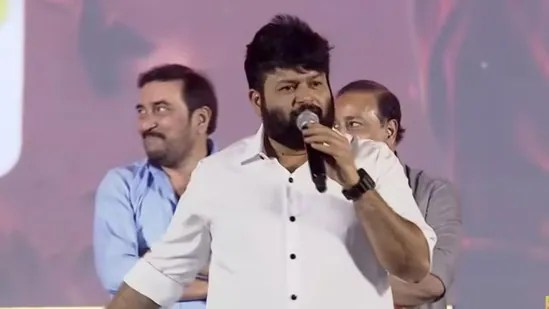 శివుడి రూపంలో బాలకృష్ణను చూస్తే చేతులెత్తి దండం పెడతారు, స్పీకర్లు సర్వీస్ చేసి పెట్టుకోండి.. ఎస్ఎస్ తమన్ కామెంట్స్ శివుడి రూపంలో బాలకృష్ణను చూస్తే చేతులెత్తి దండం పెడతారు, స్పీకర్లు సర్వీస్ చేసి పెట్టుకోండి.. ఎస్ఎస్ తమన్ కామెంట్స్