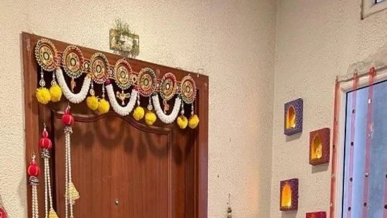 ఇంటి సింహద్వారానికి ఈ ఒక్క మూట కడితే అదృష్టం, ఐశ్వర్యం కలుగుతాయి! ఇంటి సింహద్వారానికి ఈ ఒక్క మూట కడితే అదృష్టం, ఐశ్వర్యం కలుగుతాయి!