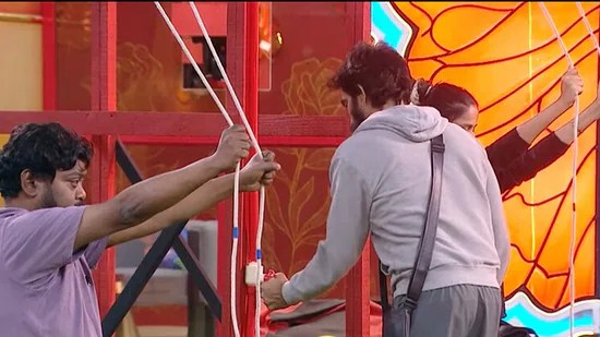 భరణి ట్విస్ట్.. తనూజకు షాక్.. ఫైనలిస్ట్ రేస్ నుంచి ఔట్.. బిగ్ బాస్ 9 ఫస్ట్ ఫైనలిస్ట్ ఎవరంటే? భరణి ట్విస్ట్.. తనూజకు షాక్.. ఫైనలిస్ట్ రేస్ నుంచి ఔట్.. బిగ్ బాస్ 9 ఫస్ట్ ఫైనలిస్ట్ ఎవరంటే?