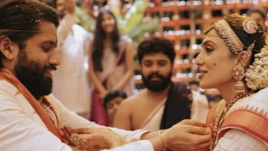నాగ చైతన్య, శోభిత తొలి పెళ్లి రోజు.. మిసెస్గా మారి ఏడాది అంటూ పెళ్లి వీడియో షేర్ చేసిన నటి.. చైతూ రియాక్షన్ ఇదీ నాగ చైతన్య, శోభిత తొలి పెళ్లి రోజు.. మిసెస్గా మారి ఏడాది అంటూ పెళ్లి వీడియో షేర్ చేసిన నటి.. చైతూ రియాక్షన్ ఇదీ