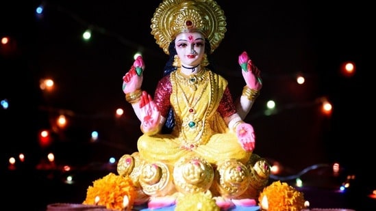 ఈ 4 రాశులకు 2026 సంక్రాంతి బాగా కలిసి వస్తుంది.. మహాలక్ష్మీ రాజయోగంతో డబ్బు, విపరీతమైన అదృష్టం, ఆనందంతో పాటు ఎన్నో ఈ 4 రాశులకు 2026 సంక్రాంతి బాగా కలిసి వస్తుంది.. మహాలక్ష్మీ రాజయోగంతో డబ్బు, విపరీతమైన అదృష్టం, ఆనందంతో పాటు ఎన్నో