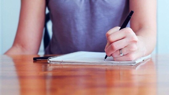 Left-handed People: ఎడమ చేతి వాటం కలిగిన వ్యక్తుల స్వభావం ఎలా ఉంటుంది? మనస్తత్వం, ప్రత్యేకతలు తెలుసుకోండి! Left-handed People: ఎడమ చేతి వాటం కలిగిన వ్యక్తుల స్వభావం ఎలా ఉంటుంది? మనస్తత్వం, ప్రత్యేకతలు తెలుసుకోండి!