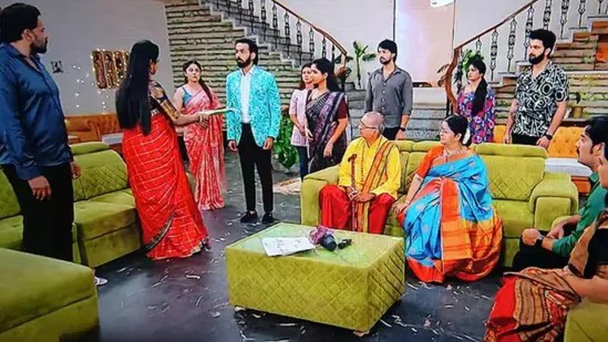 బ్రహ్మముడి డిసెంబర్ 12 ఎపిసోడ్: పాప కేసులో తండ్రే నిందితుడు- రాహుల్ను చెంపదెబ్బ కొట్టిన సుభాష్- బయటపడిన కావ్య సమస్య బ్రహ్మముడి డిసెంబర్ 12 ఎపిసోడ్: పాప కేసులో తండ్రే నిందితుడు- రాహుల్ను చెంపదెబ్బ కొట్టిన సుభాష్- బయటపడిన కావ్య సమస్య