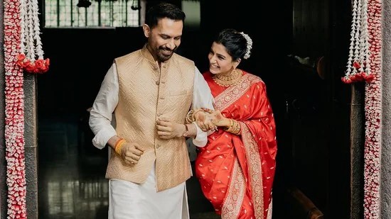 పెళ్లి తర్వాత తొలిసారి-పబ్లిక్ గా కలిసి కనిపించిన కొత్త దంపతులు సమంత, రాజ్-ఫొటోలు వైరల్ పెళ్లి తర్వాత తొలిసారి-పబ్లిక్ గా కలిసి కనిపించిన కొత్త దంపతులు సమంత, రాజ్-ఫొటోలు వైరల్