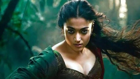 అందమైన రక్త పిశాచిగా రష్మిక: హిందీ హారర్ థ్రిల్లర్ తెలుగులో ఓటీటీలో! అందమైన రక్త పిశాచిగా రష్మిక: హిందీ హారర్ థ్రిల్లర్ తెలుగులో ఓటీటీలో!