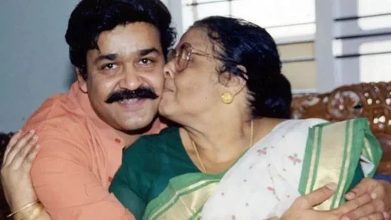 శోకసంద్రంలో మోహన్ లాల్: తల్లి కన్నుమూత, మెగాస్టార్ చిరంజీవి భావోద్వేగ పరామర్శ! శోకసంద్రంలో మోహన్ లాల్: తల్లి కన్నుమూత, మెగాస్టార్ చిరంజీవి భావోద్వేగ పరామర్శ!