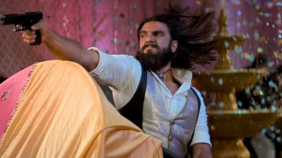 ధురంధర్ సంచలన వసూళ్లు: నార్త్ అమెరికాలో రికార్డు.. కానీ, రూ. 90 కోట్ల భారీ నష్టం! ఎందుకు? ధురంధర్ సంచలన వసూళ్లు: నార్త్ అమెరికాలో రికార్డు.. కానీ, రూ. 90 కోట్ల భారీ నష్టం! ఎందుకు?
