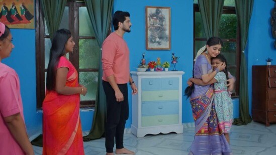 నిన్ను కోరి జనవరి 2: చంద్రకళ తల్లిగా మారితే, శ్యామల గొడవ, క్రాంతి ఆగ్రహం! నిన్ను కోరి జనవరి 2: చంద్రకళ తల్లిగా మారితే, శ్యామల గొడవ, క్రాంతి ఆగ్రహం!