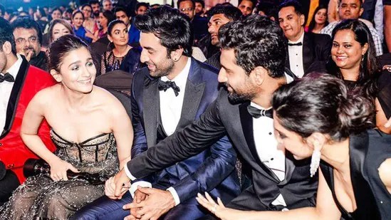 'లవ్ అండ్ వార్' షూటింగ్ ఆగిపోయిందా? రణ్బీర్, అలియా, విక్కీ గొడవలపై సంచలన క్లారిటీ! 'లవ్ అండ్ వార్' షూటింగ్ ఆగిపోయిందా? రణ్బీర్, అలియా, విక్కీ గొడవలపై సంచలన క్లారిటీ!