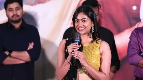 హీరోయిన్ పాయల్ రాధాకృష్ణ సంచలన వ్యాఖ్యలు: 'మా పేరెంట్స్ గ్రామాల్లోనే!' హీరోయిన్ పాయల్ రాధాకృష్ణ సంచలన వ్యాఖ్యలు: 'మా పేరెంట్స్ గ్రామాల్లోనే!'