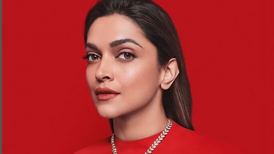 దీపికా పదుకొనే షాకింగ్ నెట్వర్త్: ఒక్క సినిమాకు ఎంత? ఆమె సంపాదన లెక్కలు తెలిస్తే మతిపోతుంది! దీపికా పదుకొనే షాకింగ్ నెట్వర్త్: ఒక్క సినిమాకు ఎంత? ఆమె సంపాదన లెక్కలు తెలిస్తే మతిపోతుంది!