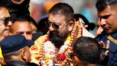 షాకింగ్: 'రాజా సాబ్' విలన్ రిలీజ్ రోజే పశుపతి నాథ్ లో ప్రత్యక్షం! ఏం జరిగిందంటే..? షాకింగ్: 'రాజా సాబ్' విలన్ రిలీజ్ రోజే పశుపతి నాథ్ లో ప్రత్యక్షం! ఏం జరిగిందంటే..?