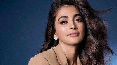 షాకింగ్: పాన్ ఇండియా హీరోకి పూజా హెగ్డే దిమ్మతిరిగే షాక్! అసలేం జరిగింది? షాకింగ్: పాన్ ఇండియా హీరోకి పూజా హెగ్డే దిమ్మతిరిగే షాక్! అసలేం జరిగింది?