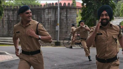 సన్నీ డియోల్ విధ్వంసం: 'బోర్డర్ 2' బాక్సాఫీస్ షేకింగ్.. రికార్డులు బ్రేక్! సన్నీ డియోల్ విధ్వంసం: 'బోర్డర్ 2' బాక్సాఫీస్ షేకింగ్.. రికార్డులు బ్రేక్!