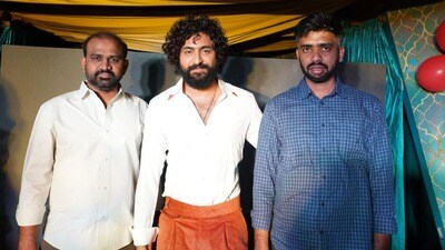షాకింగ్: బెంగళూరులో హీరో ధర్మ మహేష్ జిస్మత్ మండీ ప్రారంభం! ఇక టాలీవుడ్ షేక్! షాకింగ్: బెంగళూరులో హీరో ధర్మ మహేష్ జిస్మత్ మండీ ప్రారంభం! ఇక టాలీవుడ్ షేక్!