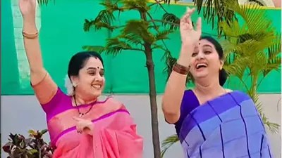 కార్తీక దీపం 2 హీరోయిన్స్ ఊర మాస్ డ్యాన్స్! సుమిత్ర, కాంచన లీక్స్ వీడియో వైరల్! కార్తీక దీపం 2 హీరోయిన్స్ ఊర మాస్ డ్యాన్స్! సుమిత్ర, కాంచన లీక్స్ వీడియో వైరల్!