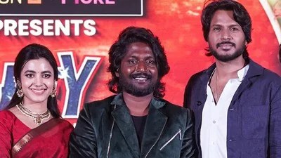 షాకింగ్: హీరోయిన్ పక్కన క్యారెక్టర్ అంటే అవమానం.. కీర్తి సురేష్ హగ్తో సుహాస్ రికార్డ్ బ్రేకింగ్ కామెంట్స్! షాకింగ్: హీరోయిన్ పక్కన క్యారెక్టర్ అంటే అవమానం.. కీర్తి సురేష్ హగ్తో సుహాస్ రికార్డ్ బ్రేకింగ్ కామెంట్స్!