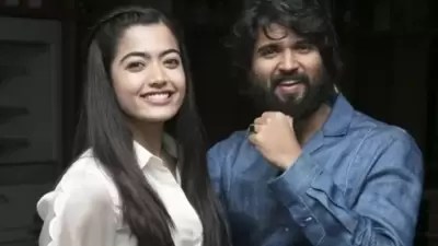 షాకింగ్: రష్మిక, విజయ్ పెళ్లి కార్డుతో గిఫ్ట్ బాక్స్.. బాక్స్లో ఏముందో చూస్తే దిమ్మతిరగాల్సిందే! షాకింగ్: రష్మిక, విజయ్ పెళ్లి కార్డుతో గిఫ్ట్ బాక్స్.. బాక్స్లో ఏముందో చూస్తే దిమ్మతిరగాల్సిందే!
