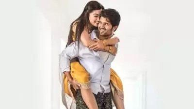 షాకింగ్: రష్మిక, విజయ్ పెళ్లి ఫిక్స్! వైరల్ అవుతున్న ఫోటోలు! టాలీవుడ్లో పెళ్లి సందడి షురూ! షాకింగ్: రష్మిక, విజయ్ పెళ్లి ఫిక్స్! వైరల్ అవుతున్న ఫోటోలు! టాలీవుడ్లో పెళ్లి సందడి షురూ!