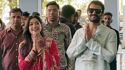 విజయ్ దేవరకొండ, రష్మిక పెళ్లితో ఒక్కటయ్యారు! హైదరాబాద్లో గ్రాండ్ రిసెప్షన్! ఫ్యాన్స్కి షాకింగ్ రిక్వెస్ట్! విజయ్ దేవరకొండ, రష్మిక పెళ్లితో ఒక్కటయ్యారు! హైదరాబాద్లో గ్రాండ్ రిసెప్షన్! ఫ్యాన్స్కి షాకింగ్ రిక్వెస్ట్!