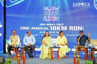 రామోజీ ఫిల్మ్ సిటీలో వెలుగుల పరుగు: 'సినీ మ్యాజికల్ గ్లో రన్' విశేషాలు! రామోజీ ఫిల్మ్ సిటీలో వెలుగుల పరుగు: 'సినీ మ్యాజికల్ గ్లో రన్' విశేషాలు!