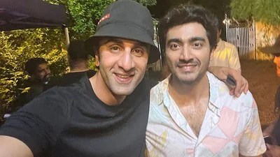 Animal Film: Ranbir Kapoor's On-Set Eating Habits & Viral Video Revealed! Animal Film: Ranbir Kapoor's On-Set Eating Habits & Viral Video Revealed!