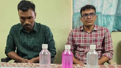 హైదరాబాద్లో షాకింగ్ ఘటన: లంచం తీసుకుంటూ ఏసీబీకి చిక్కిన ఇద్దరు ఎస్ఐలు! హైదరాబాద్లో షాకింగ్ ఘటన: లంచం తీసుకుంటూ ఏసీబీకి చిక్కిన ఇద్దరు ఎస్ఐలు!