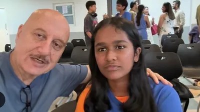 Anupam Kher Fulfills Promise to Satish Kaushik, Attends Daughter's Play! See the Heartwarming Photos Anupam Kher Fulfills Promise to Satish Kaushik, Attends Daughter's Play! See the Heartwarming Photos