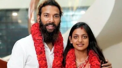 Monalisa's Marriage Controversy: Director Sanoj Sharma Accuses "Love Jihad" Monalisa's Marriage Controversy: Director Sanoj Sharma Accuses "Love Jihad"