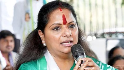 దిల్లీ లిక్కర్ కేసు: కవితకు మళ్ళీ సీబీఐ షాక్! నోటీసుల జారీతో రాజకీయ దుమారం! దిల్లీ లిక్కర్ కేసు: కవితకు మళ్ళీ సీబీఐ షాక్! నోటీసుల జారీతో రాజకీయ దుమారం!