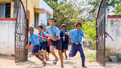 బడి గంటలు మారాయి! ఏపీ, తెలంగాణలో హాఫ్ డే స్కూల్స్ షురూ! విద్యార్థులకు ఊరట! బడి గంటలు మారాయి! ఏపీ, తెలంగాణలో హాఫ్ డే స్కూల్స్ షురూ! విద్యార్థులకు ఊరట!