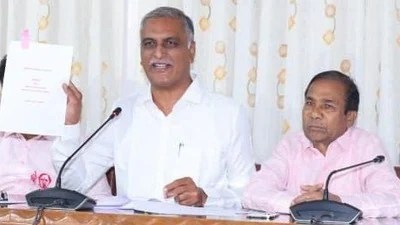 రేవంత్ రెడ్డి సర్కార్ పై హరీష్ రావు ఫైర్: తెలంగాణను తాకట్టు పెట్టారా? రేవంత్ రెడ్డి సర్కార్ పై హరీష్ రావు ఫైర్: తెలంగాణను తాకట్టు పెట్టారా?