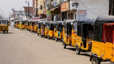 తెలంగాణలో పెట్రోల్ కష్టాలు నిజమా? డీలర్స్ అసోసియేషన్ ఏం చెప్పిందో తెలుసా! తెలంగాణలో పెట్రోల్ కష్టాలు నిజమా? డీలర్స్ అసోసియేషన్ ఏం చెప్పిందో తెలుసా!