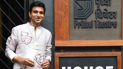 Pratik Gandhi Hails Theatre as the Ultimate Actor's Training Ground on World Theatre Day Pratik Gandhi Hails Theatre as the Ultimate Actor's Training Ground on World Theatre Day