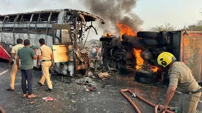 మార్కాపురం విషాదం: మోదీ దిగ్భ్రాంతి, ఎక్స్ గ్రేషియా ప్రకటన! చంద్రబాబు ఆదేశాలు, సహాయక చర్యలు ముమ్మరం! మార్కాపురం విషాదం: మోదీ దిగ్భ్రాంతి, ఎక్స్ గ్రేషియా ప్రకటన! చంద్రబాబు ఆదేశాలు, సహాయక చర్యలు ముమ్మరం!