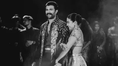 Vijay Deverakonda & Rashmika Mandanna's Wedding Photos Go Viral After One-Month Anniversary Vijay Deverakonda & Rashmika Mandanna's Wedding Photos Go Viral After One-Month Anniversary