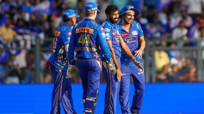 ముంబై ఇండియన్స్ విధ్వంసం: టీ20ల్లో చరిత్ర సృష్టించిన తొలి ఐపీఎల్ టీమ్గా రికార్డ్! ముంబై ఇండియన్స్ విధ్వంసం: టీ20ల్లో చరిత్ర సృష్టించిన తొలి ఐపీఎల్ టీమ్గా రికార్డ్!