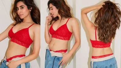 మాస్ స్టెప్పులతో అదరగొట్టిన జోనితా గాంధీ! హీరోయిన్లకు గట్టి పోటీ! మాస్ స్టెప్పులతో అదరగొట్టిన జోనితా గాంధీ! హీరోయిన్లకు గట్టి పోటీ!