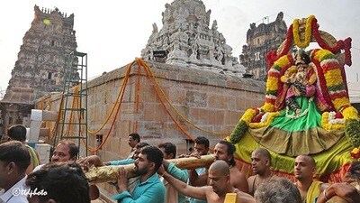 ఒంటిమిట్టలో కోదండరాముని అద్భుత శోభ! వటపత్రశాయి అలంకారంలో దివ్య దర్శనం! ఒంటిమిట్టలో కోదండరాముని అద్భుత శోభ! వటపత్రశాయి అలంకారంలో దివ్య దర్శనం!