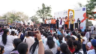 హైదరాబాద్లో యువ భారత్ రన్ 2026: వేలాది మందితో ఫిట్నెస్ పరుగు! హైదరాబాద్లో యువ భారత్ రన్ 2026: వేలాది మందితో ఫిట్నెస్ పరుగు!