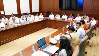 గోదావరి పుష్కరాల వేళ.. బాసర నుంచి భద్రాచలం వరకు రేవంత్ రెడ్డి సంచలన నిర్ణయం! గోదావరి పుష్కరాల వేళ.. బాసర నుంచి భద్రాచలం వరకు రేవంత్ రెడ్డి సంచలన నిర్ణయం!